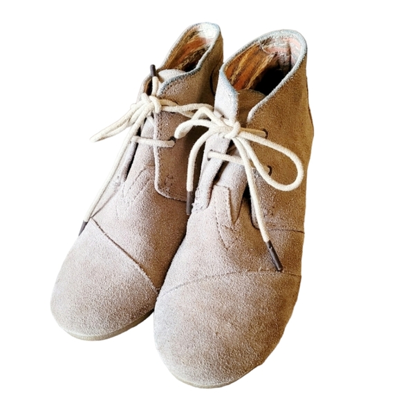 Toms Wedge Taupe Suede Booties Ankle Boots Lace Up Size 7 Women's - Picture 1 of 8